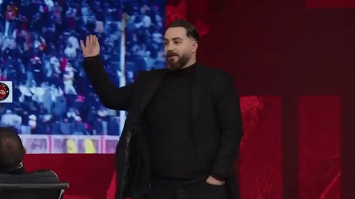 جملات قصار و باورنکردنی مجری پخش زنده شبکه پرسپولیس هنگام بازی با تراکتور