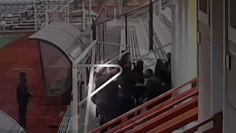 باورنکردنی؛ درگیری جنجالی اطرافیان محمود فکری با چند خبرنگار