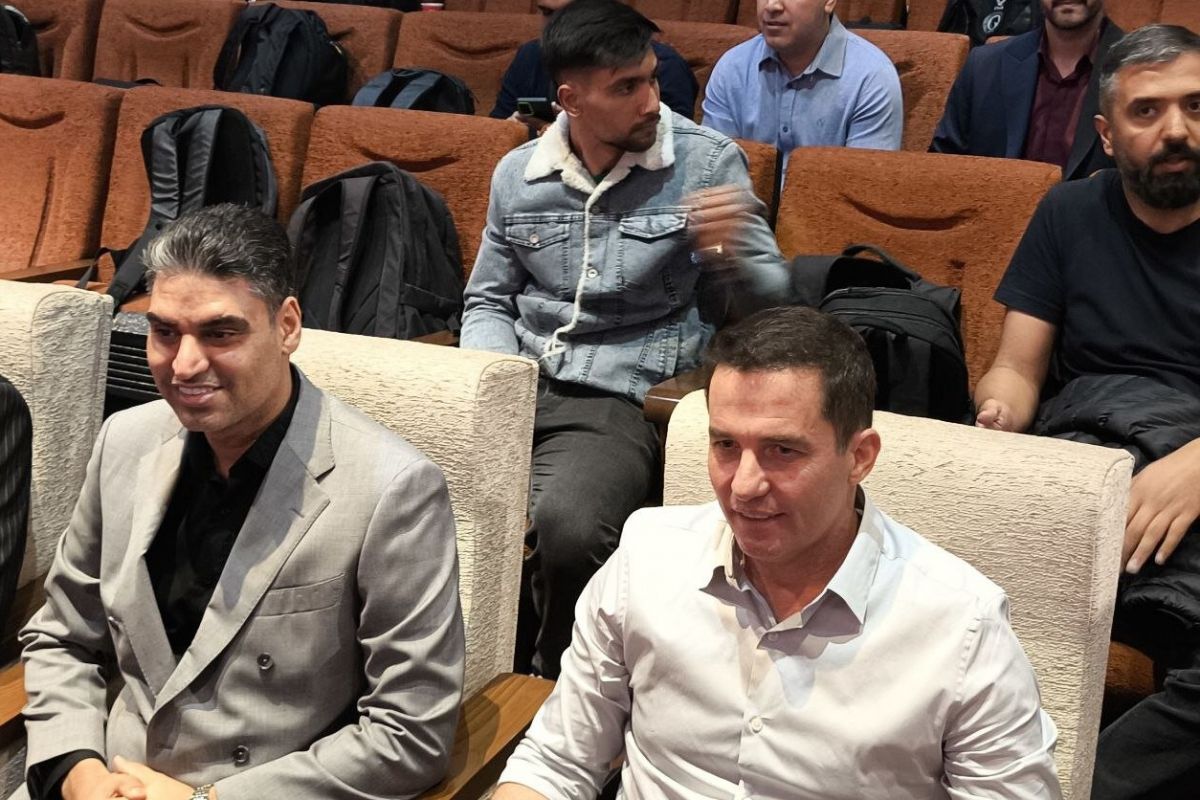 جلسه ویژه مدیرعامل و سرمربی برای نیم فصل دوم