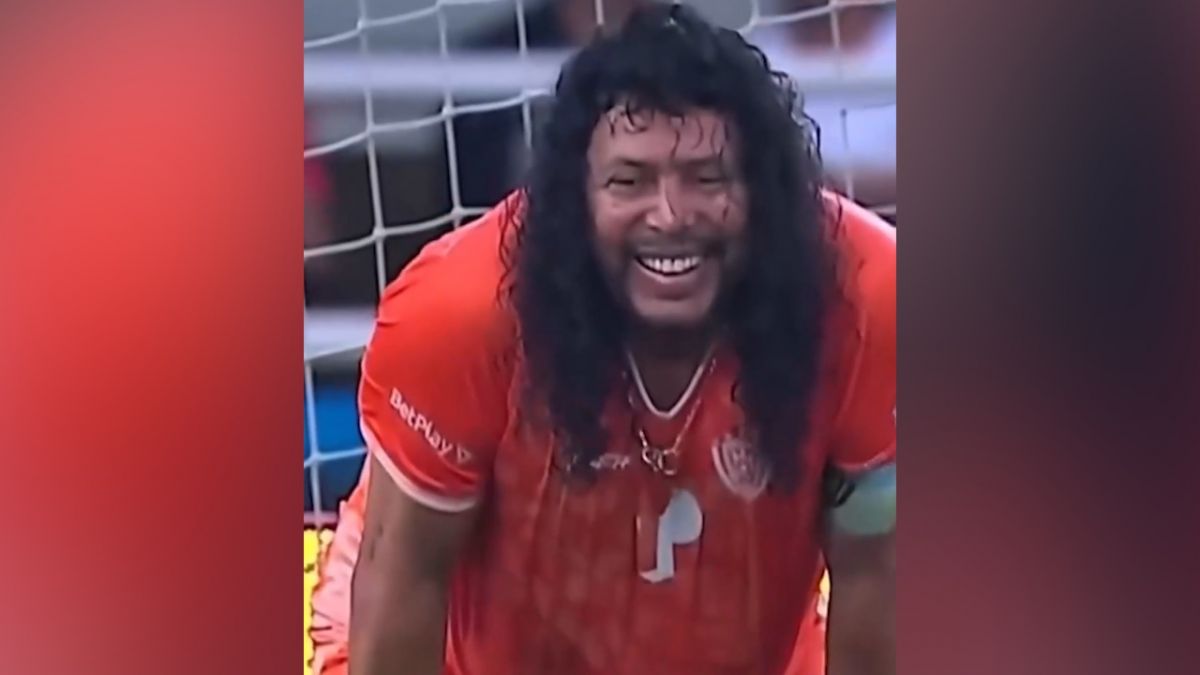 رنه هیگوئیتا پس از ۳۰ سال ضربه افسانه‌ای «عقرب» را تکرار کرد