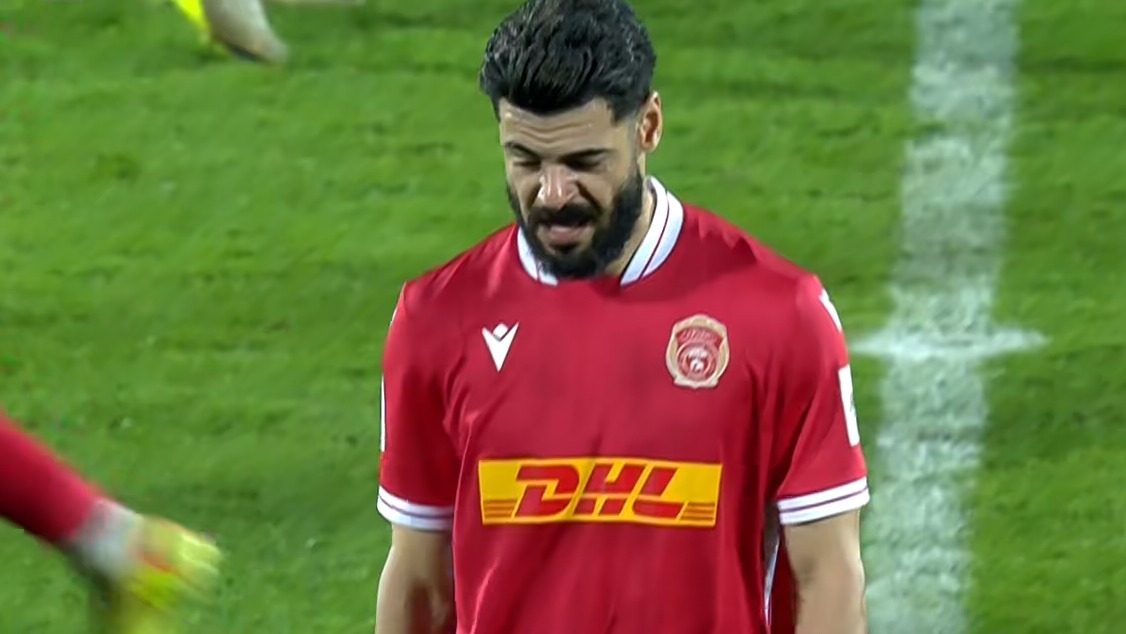 اخراج ولید بازیکن المحرق با دریافت کارت زرد دوم مقابل استقلال