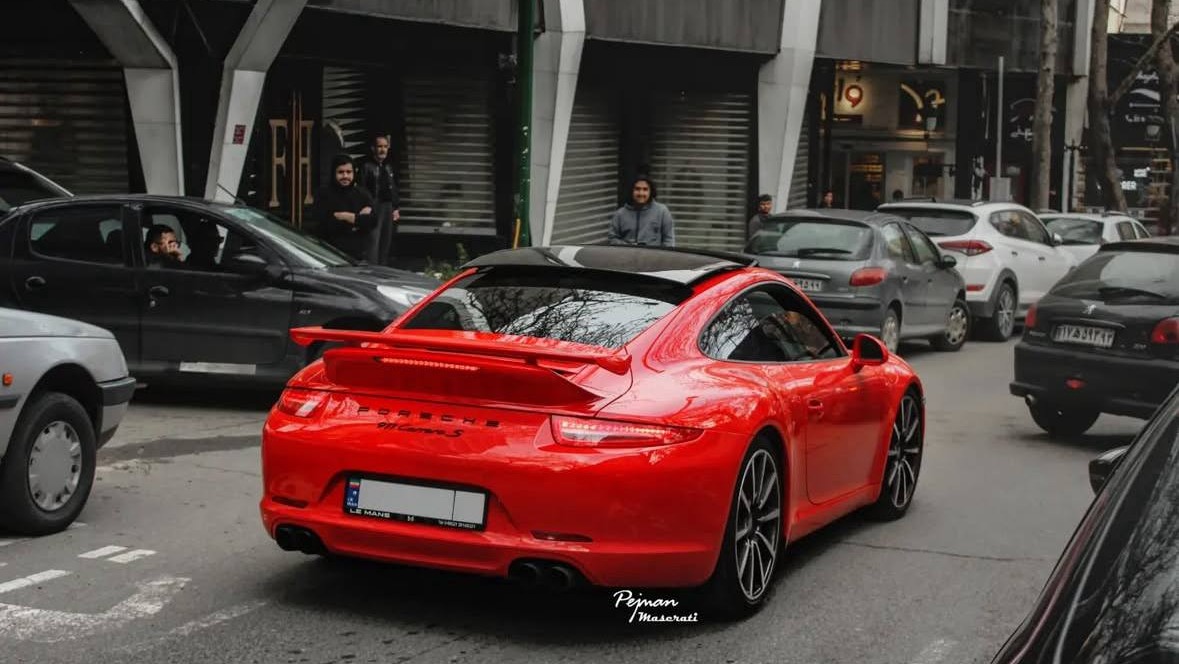 تاپ سکرت؛ شب‌‌گردی بازیکن خارجی در الهیه و فرشته تهران!