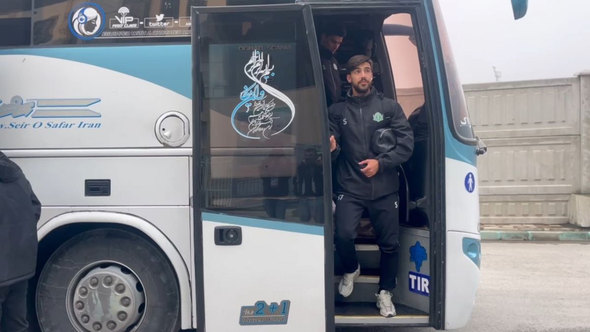 ورود تیم های آلومینیوم و ملوان به ورزشگاه