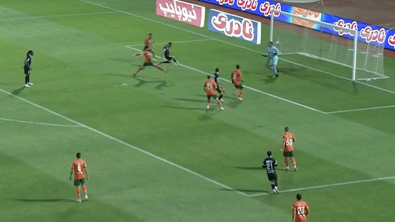 میلاد محمدی در موقعیت عالی سایه توپ را زد