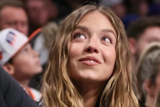 سیدنی سوئینی با یک فوتبالیست معروف نامزد کرد؟