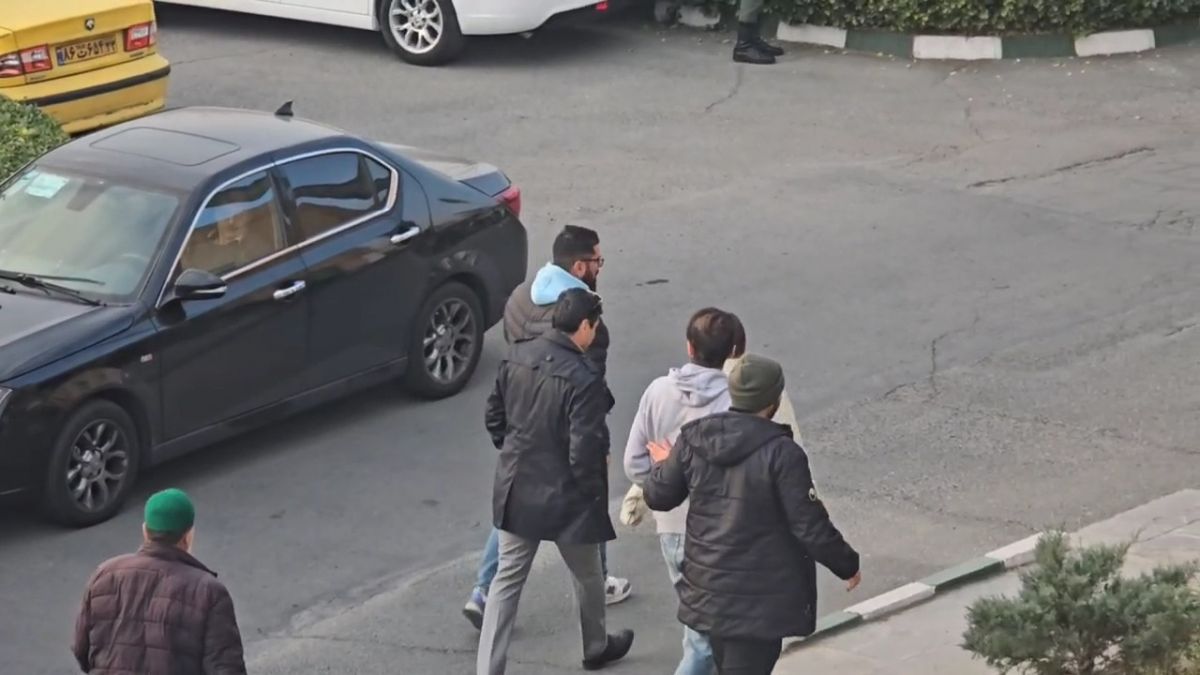 حواشی بازی پیکان و خیبر/ از حضور علیرضا فغانی تا حضور پرسپولیسی ها در ورزشگاه