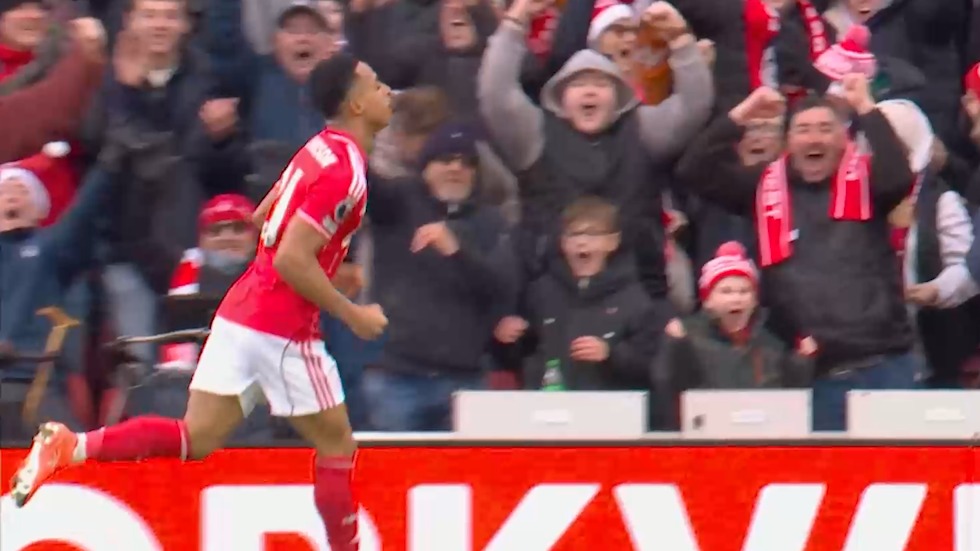 گل اول ناتینگهام فارست به منچستر سیتی (عمری هاتچینسون)