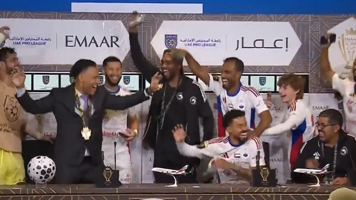 شادی مورایس و بازیکنان در نشست خبری بعد از مسابقه