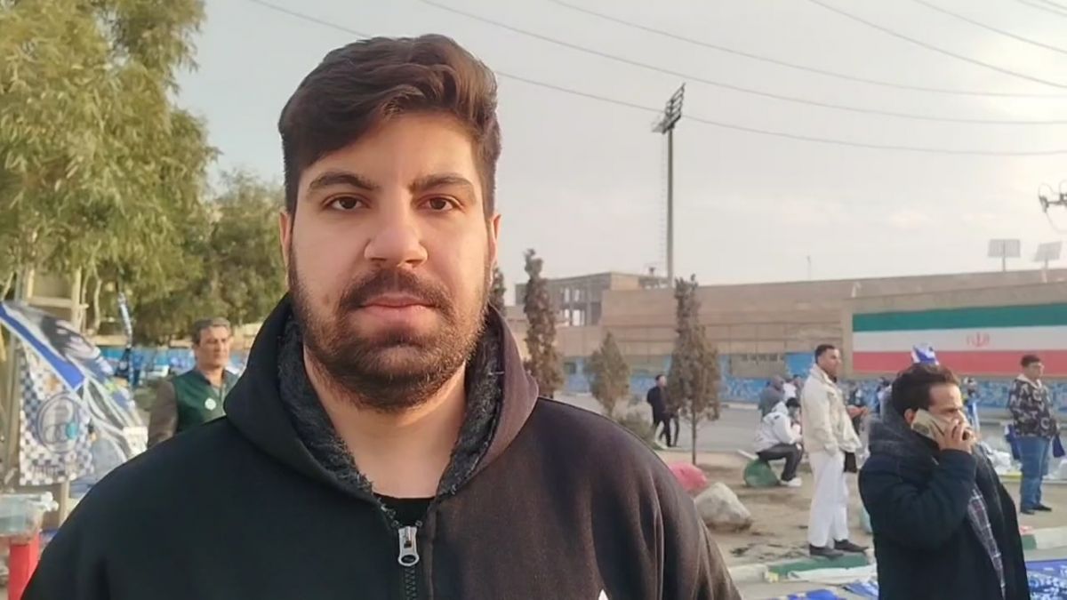 هوادار استقلال: چرا افرادی که برای پرسپولیس سینه سپر کردند، وقتی به بیرانوند و شجاع فحاشی می کردند کسی واکنشی نشان نداد