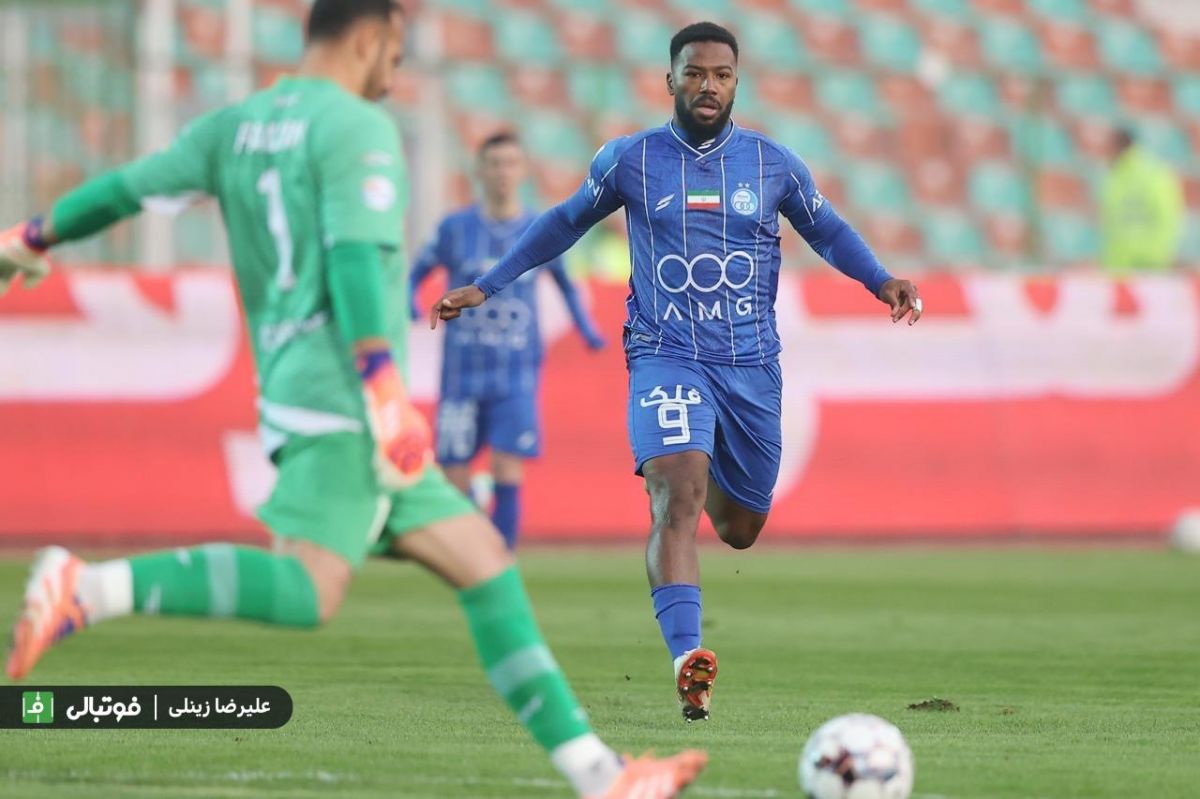 طعنه مظلومی به نازون؛ استقلال دیروز 0-5-4 بازی می‌کرد!