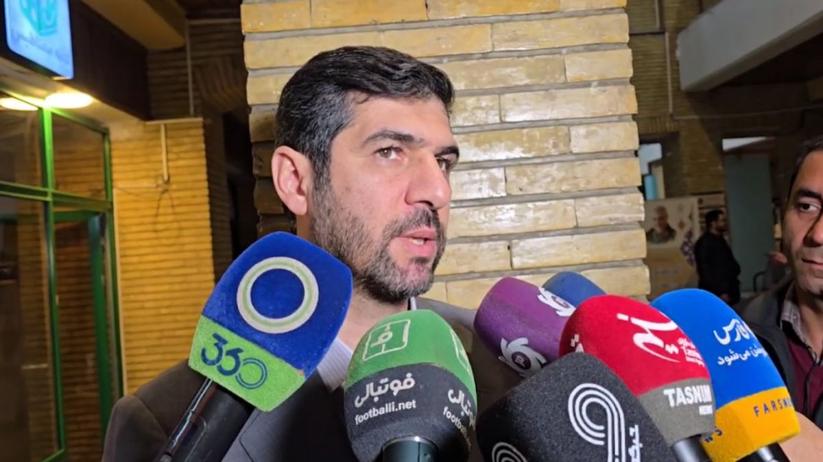 آخوندی: استقلال و پرسپولیس باید ساخت ورزشگاه های خودشان را در برنامه بگذراند