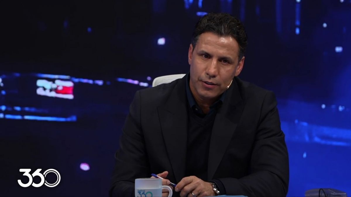 فحش خوردن مهدی تارتار در بازی استقلال - گل‌گهر در حضور پسرش