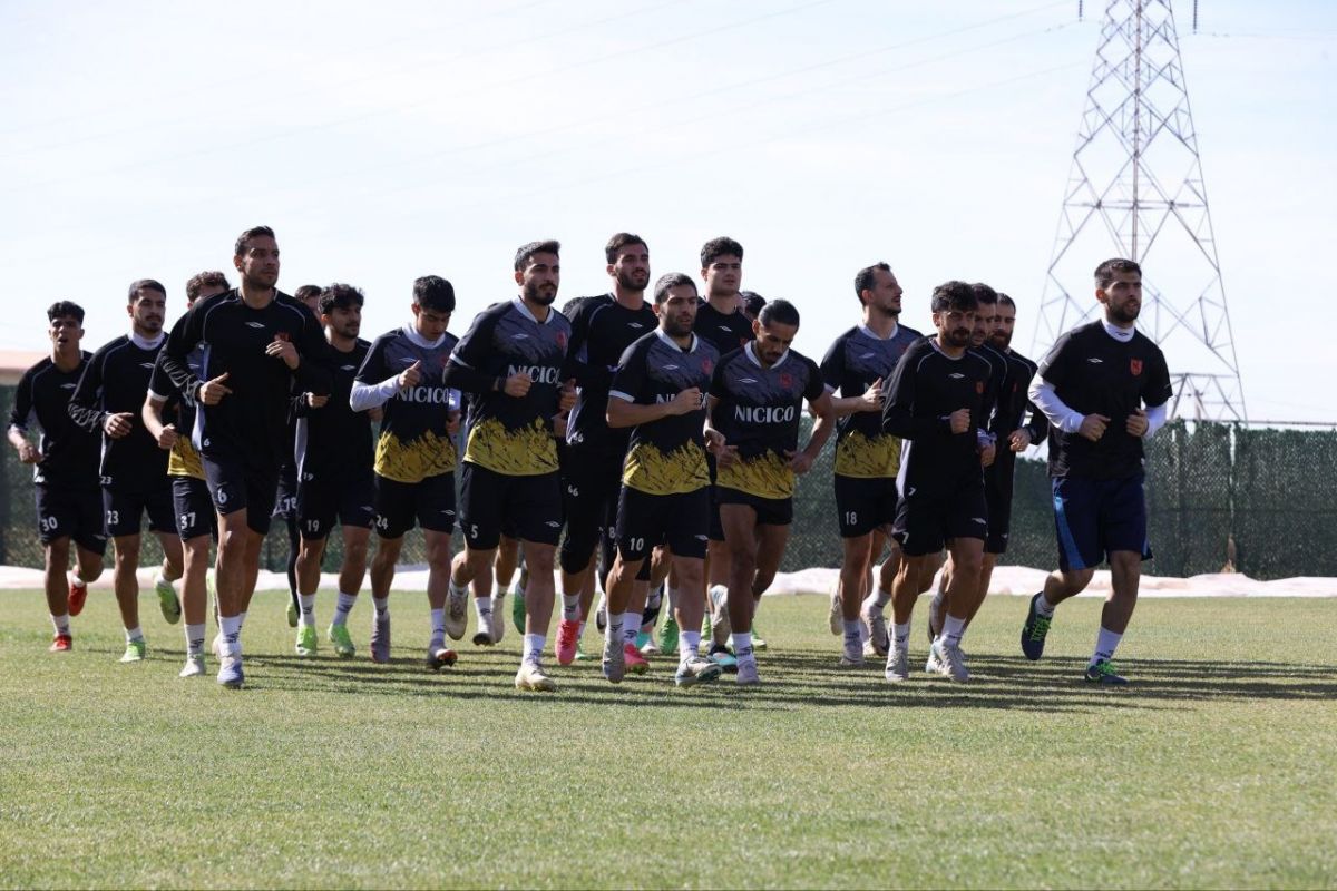 اعضای تیم مس رفسنجان راهی اردوی کیش شدند