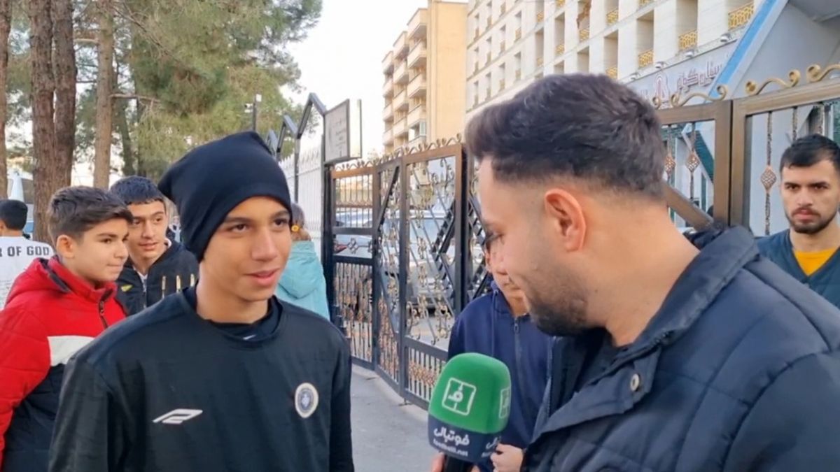 هوادار نوجوان سپاهانی: با استقلال رفیق هستیم، فقط برای پرسپولیس کری می خوانیم