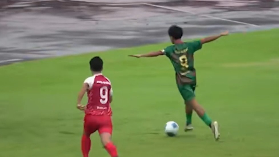 اتفاق جالب/ وقتی مدافع مانع گلزنی مهاجم حریف حین شادی گل زودهنگام شد