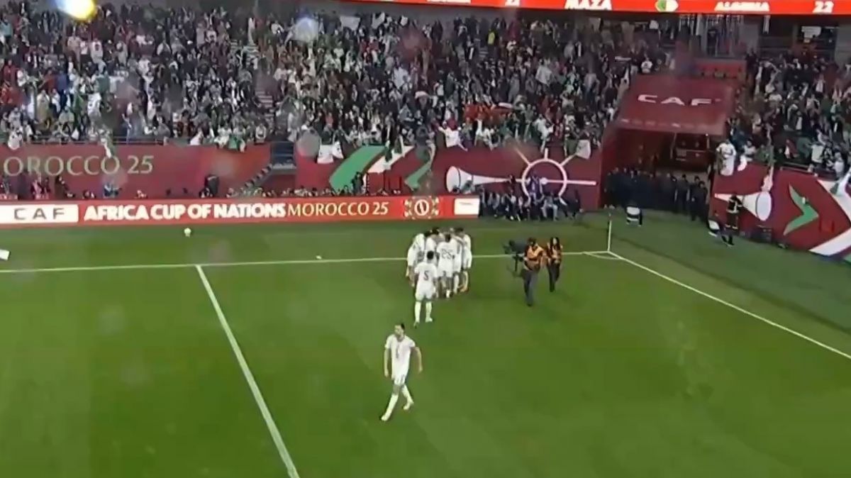 گل سوم الجزایر به گینه استوایی (ابراهیم مازا)