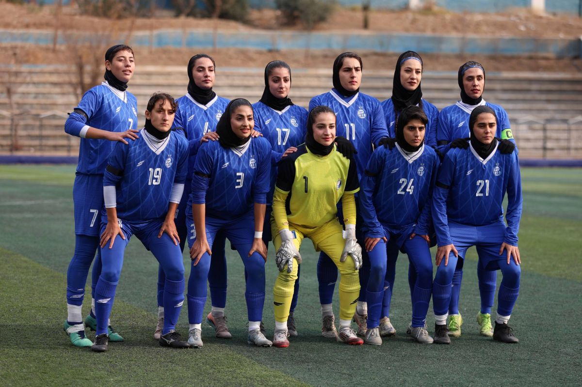 زنان استقلال یک گام تا صعود به لیگ برتر؛ فولاد هم حریفشان نشد
