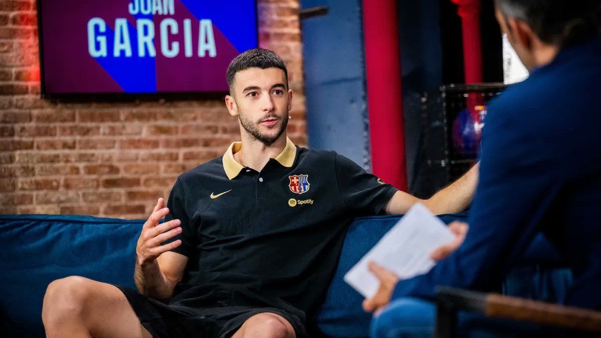 شب پرتنش در کاتالونیا؛ موش پلاستیکی برای استقبال از دروازهبان بارسلونا!