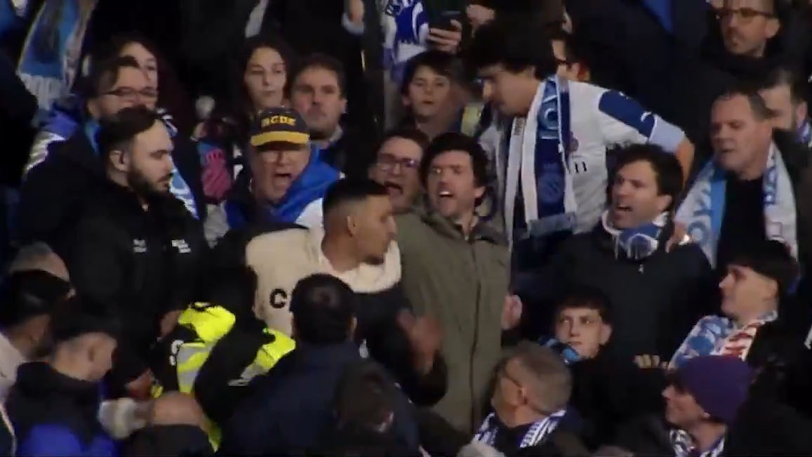 شادی هواداران بارسلونا در میان هواداران عصبانی اسپانیول در بازی شب گذشته