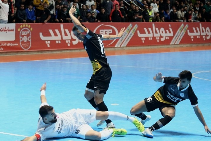 گیتی‌پسند ملی‌پوشانش را در اصفهان حبس کرد!