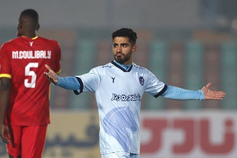 مخالفت دقیقی با جدایی وینگر پیکان