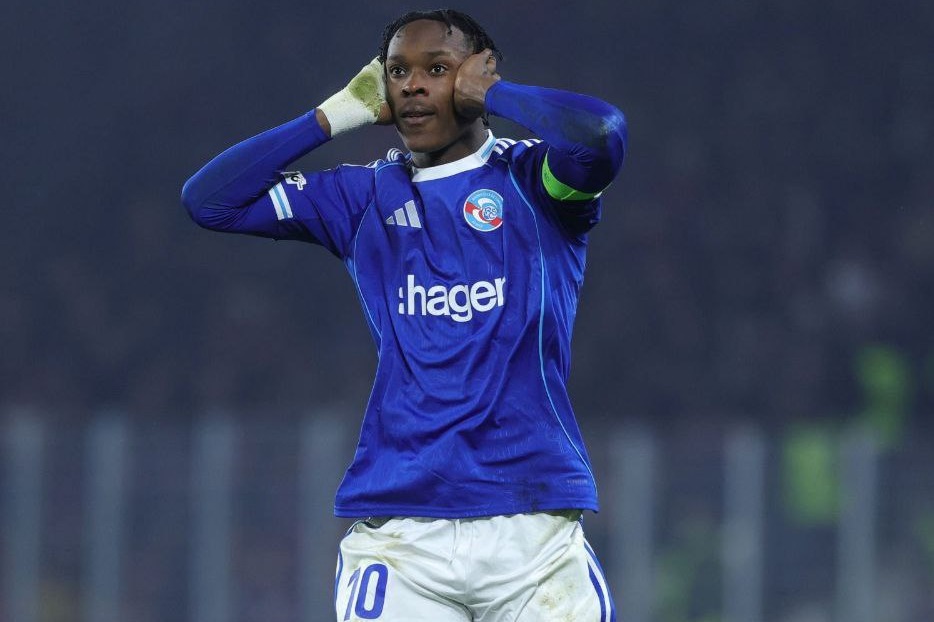 بطری که مهاجم جدید چلسی را مقابل مربی آینده قرار داد!