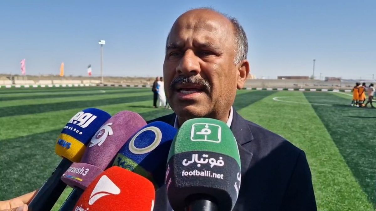 صحبت های هاشمی نماینده میناب و جاسک در مجلس درباره افتتاح زمین چمن در روستای پیوشک جاسک