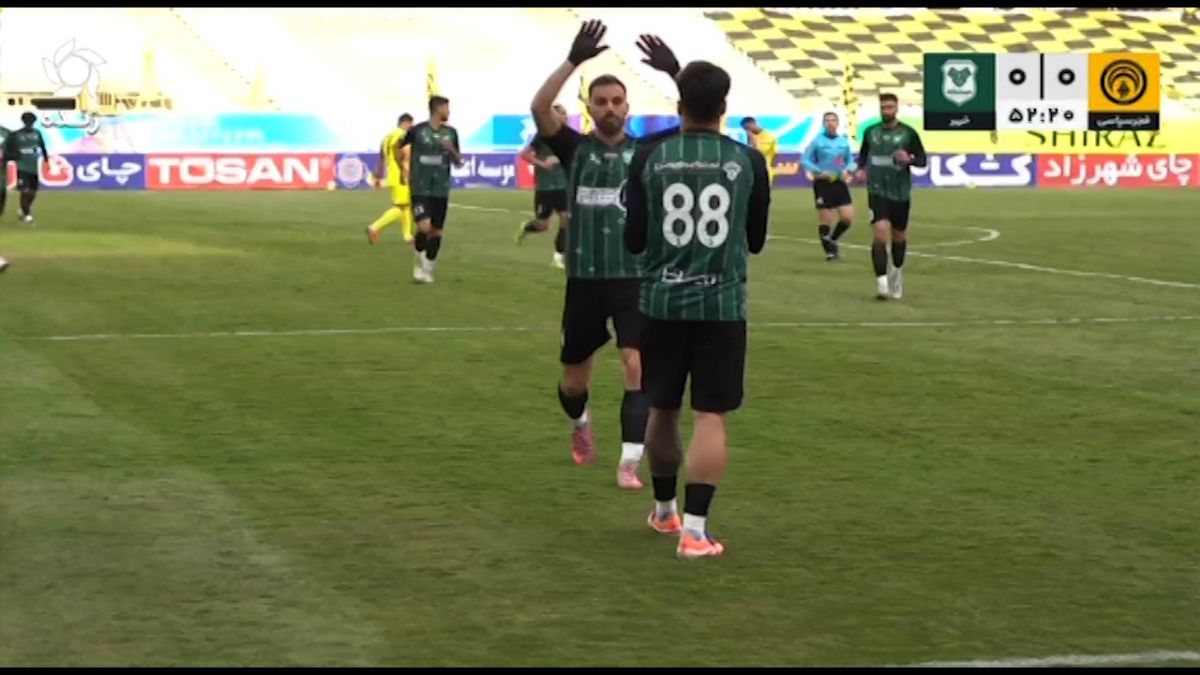 گل اول خیبر خرم آباد به فجر سپاسی (بابایی مستقیم از روی نقطه کرنر)