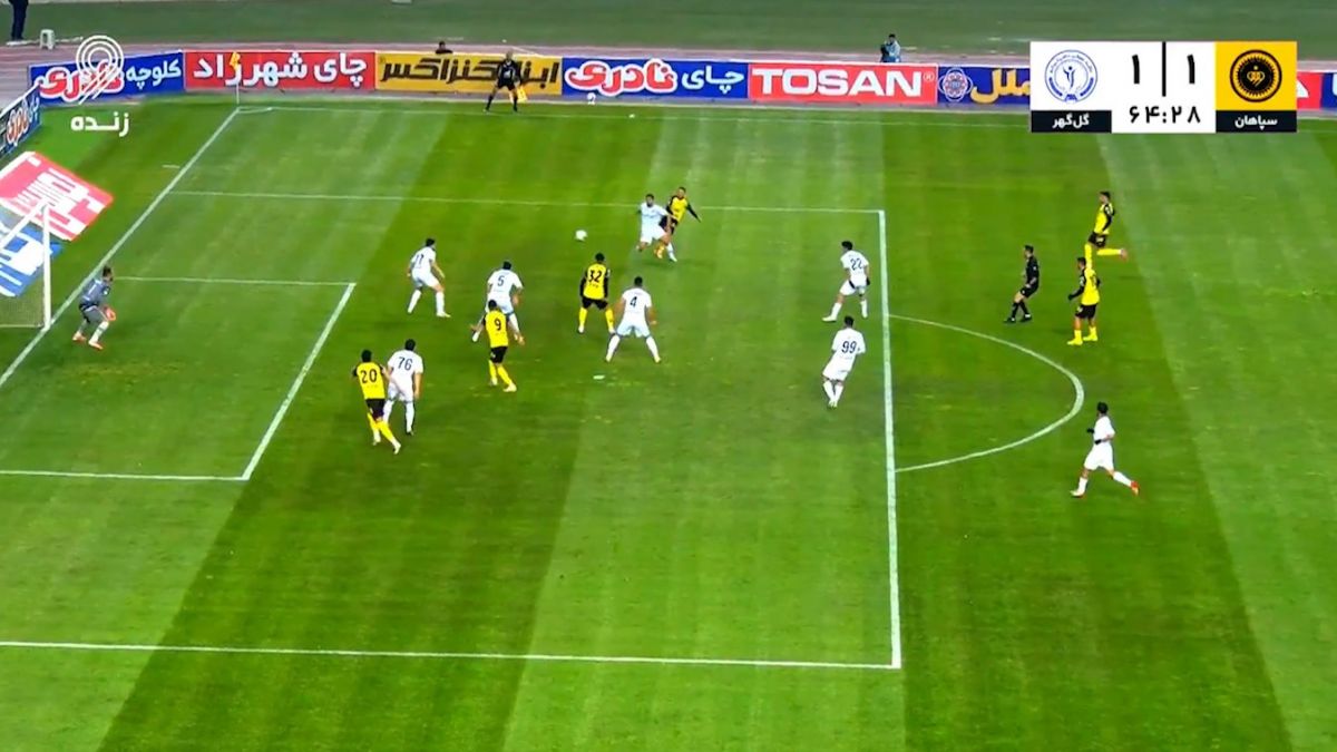 ضربه سر کاوه رضایی تیر دروازه گل گهر را لرزاند