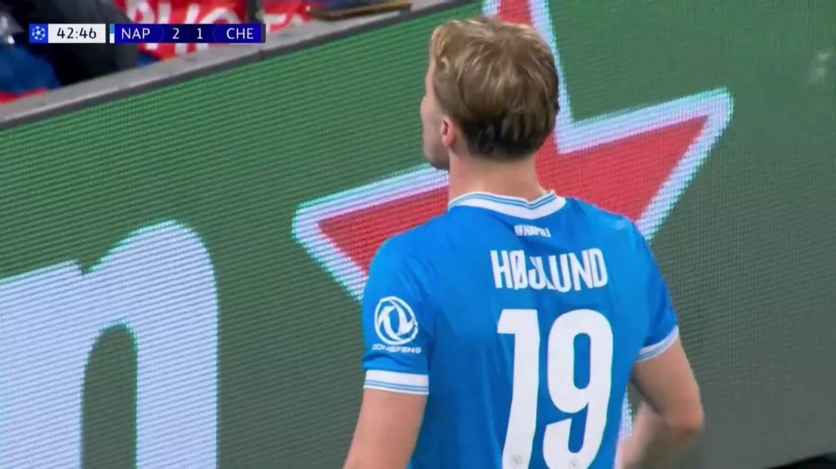 گل دوم ناپولی به چلسی (راسموس هویلوند)