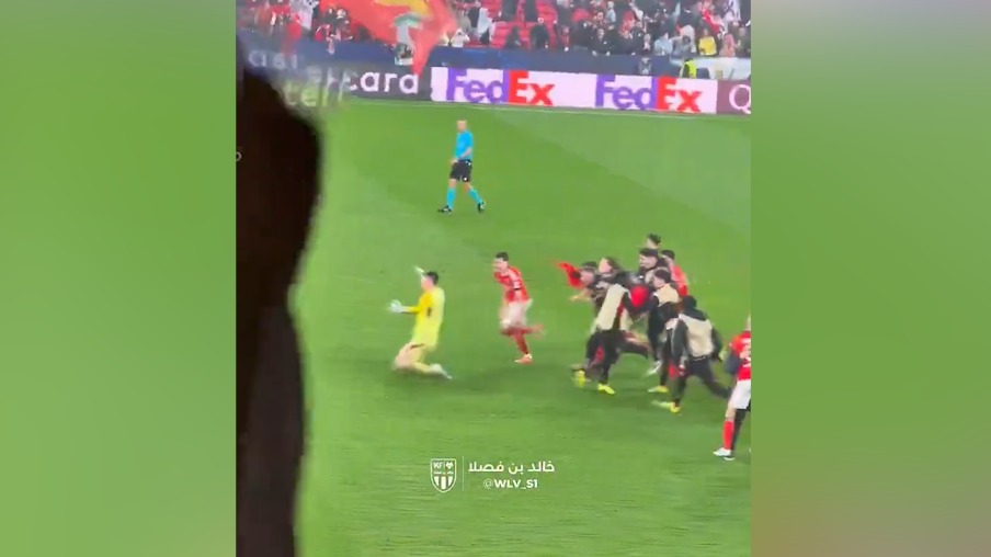 گل دروازه‌بان بنفیکا به رئال مادرید از زاویه تماشاگران