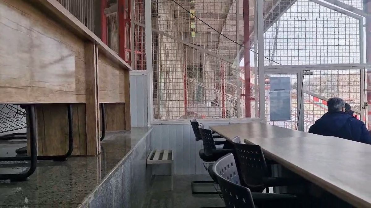 وضعیت نامناسب جایگاه خبرنگاران ورزشگاه یادگار امام(ره) تبریز