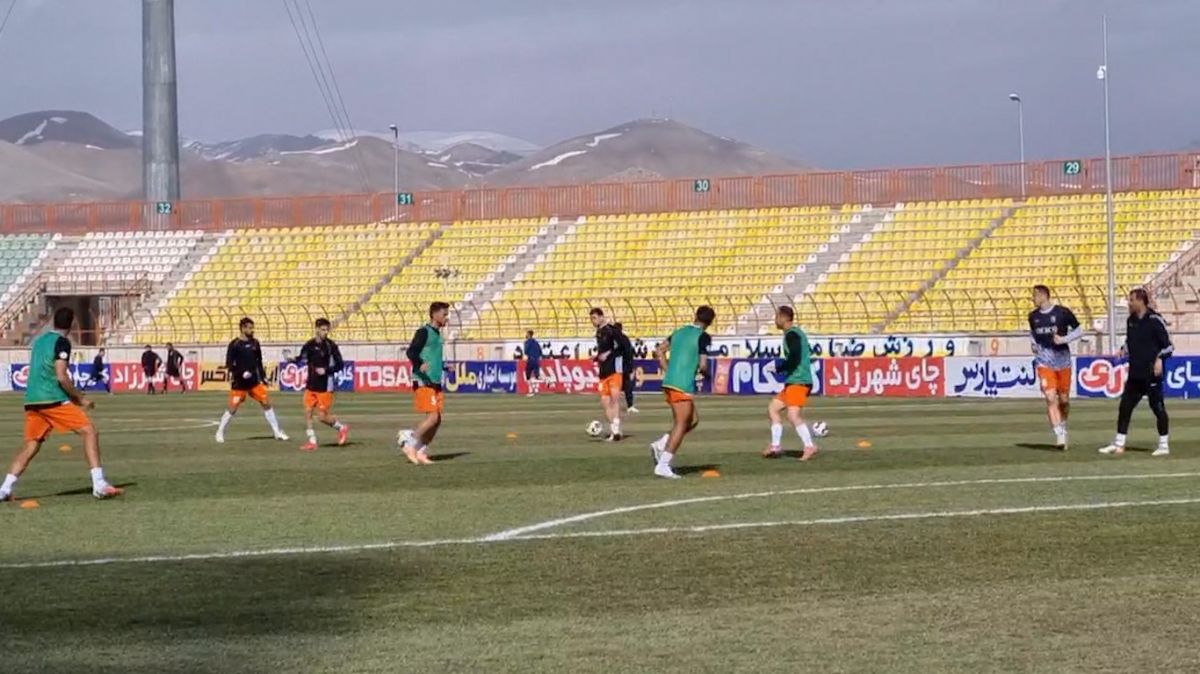 گرم کردن بازیکنان شمس آذر و مس رفسنجان