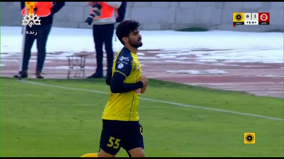 اخراج محمدامین حزباوی مقابل تراکتور