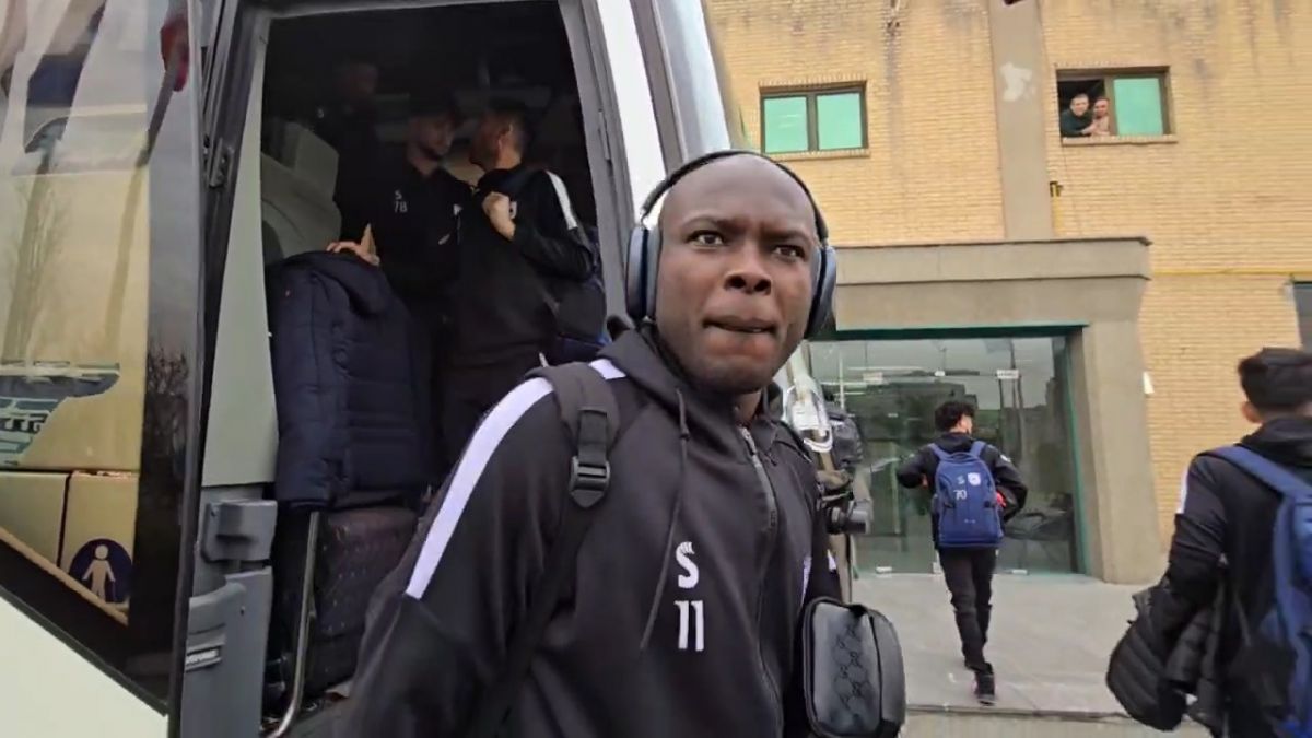 ورود تیم چادرملو به ورزشگاه برای تقابل با پرسپولیس