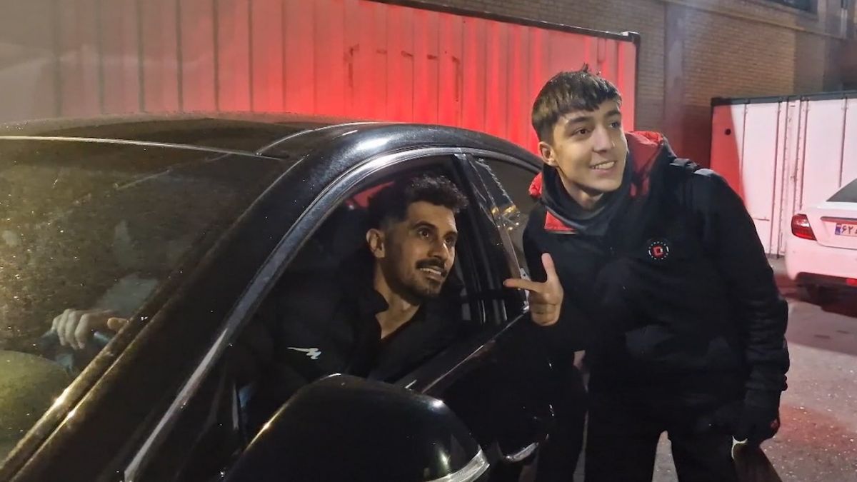 عکس یادگاری هواداران پرسپولیس با امید عالیشاه بعد از بازی با چادرملو