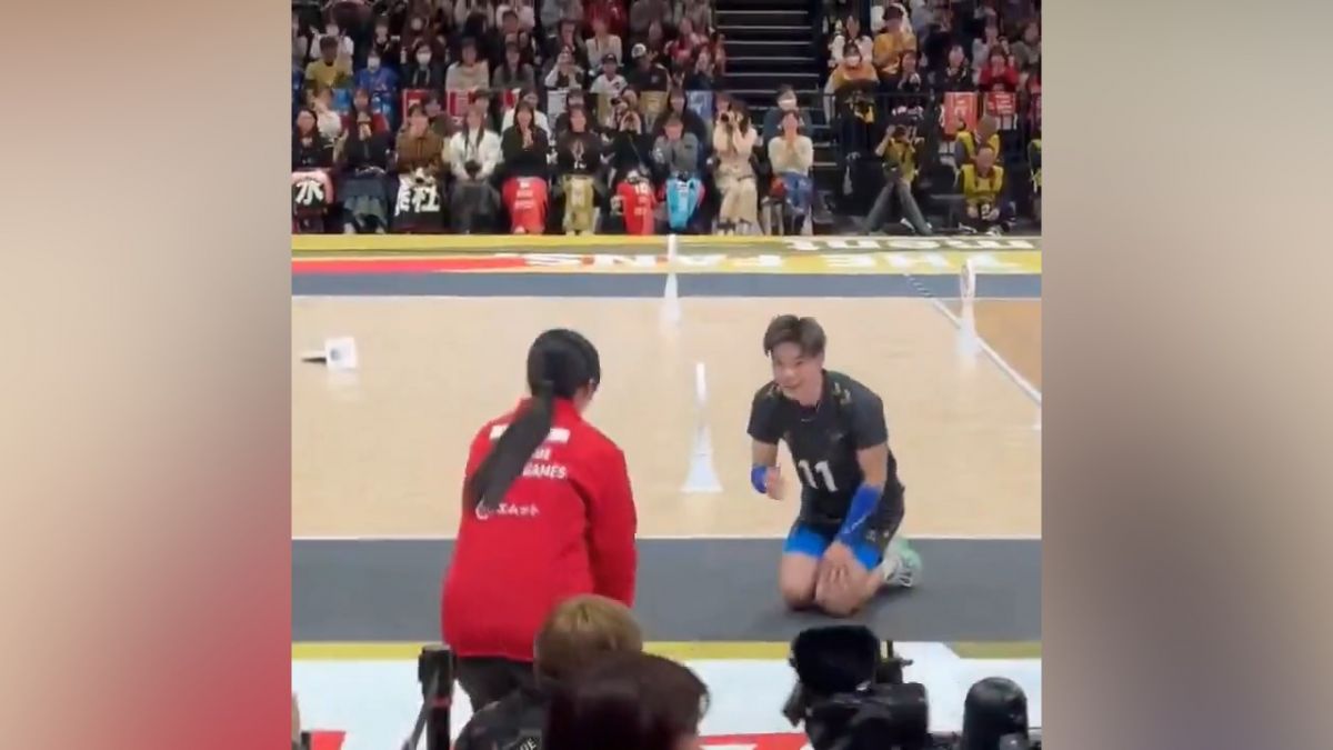 عذرخواهی جالب والیبالیست ژاپنی بعد از اشتباهش