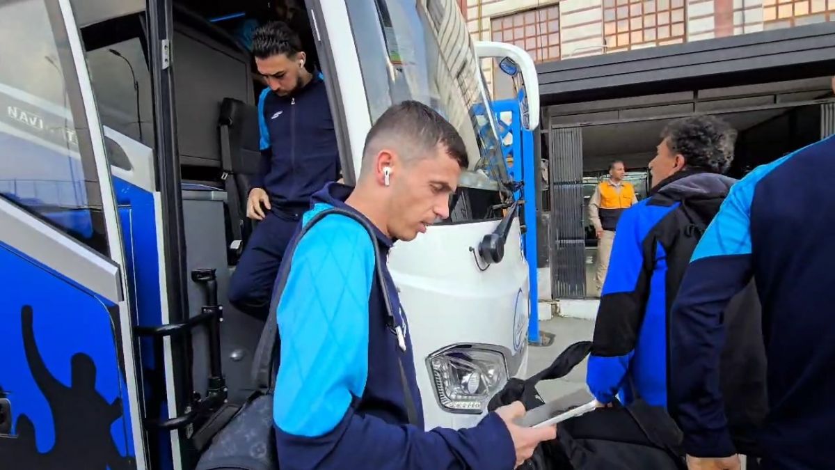 ورود بازیکنان استقلال به ورزشگاه برای دیدار با شمس آذر