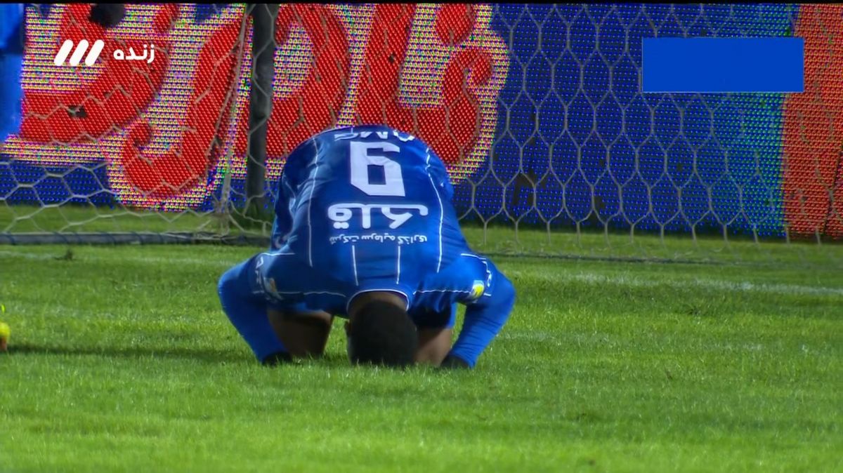 گل سوم استقلال به شمس آذر (نازون در دقیقه 98)