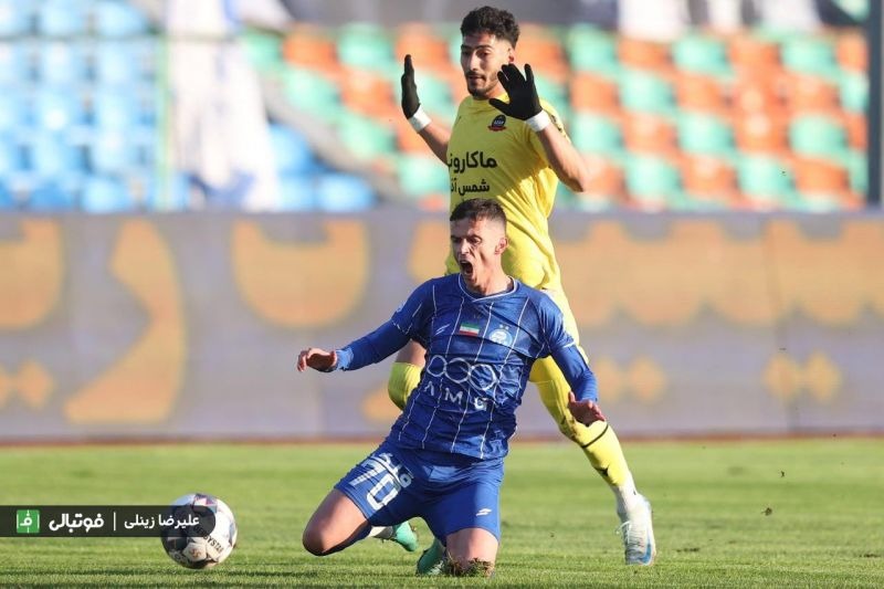 دو کارت زرد برای محمدی در کمتر از 15 دقیقه؛ عجیب نبود؟