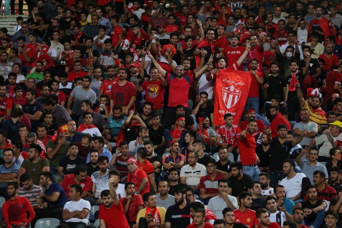 حمله هواداران نساجی به شهاب زندی؛ چه بر سر این تیم آورده‌ای؟