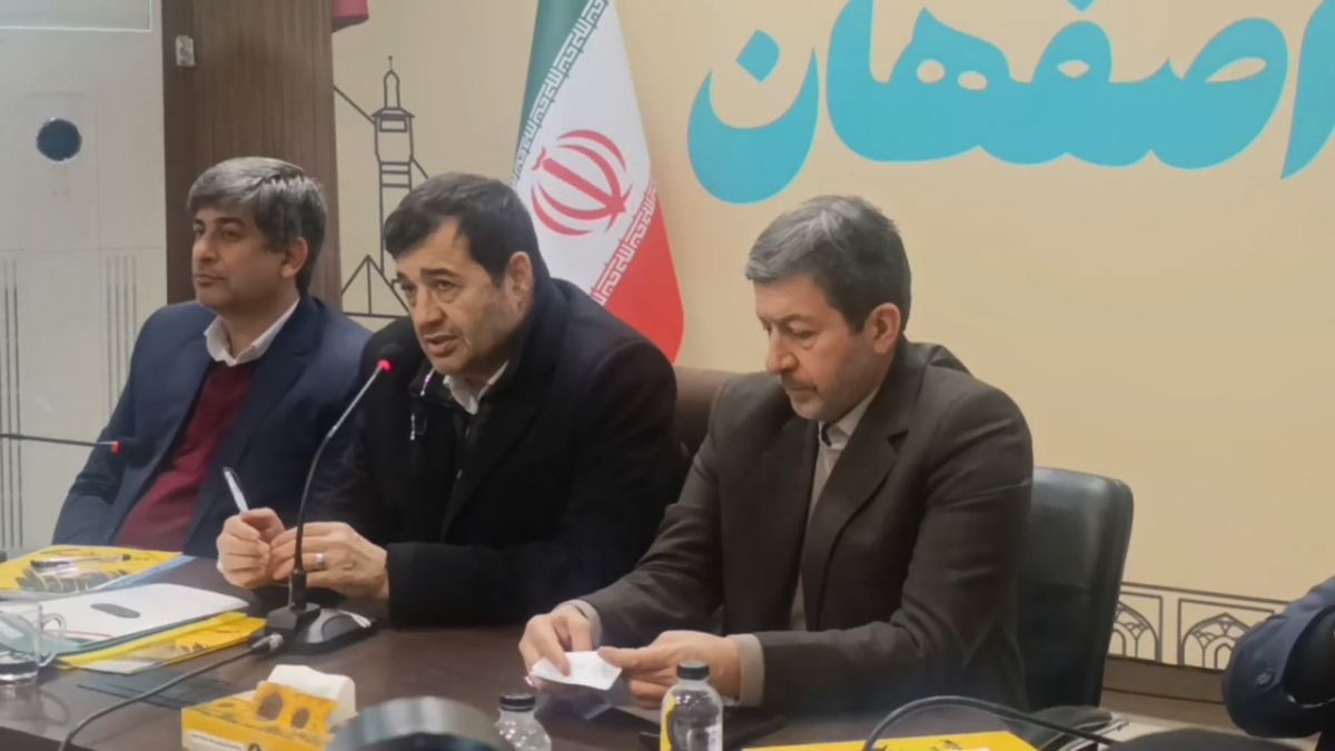 دستور وزیر ورزش برای بررسی برگزاری مسابقات در اصفهان با حضور تماشاگران