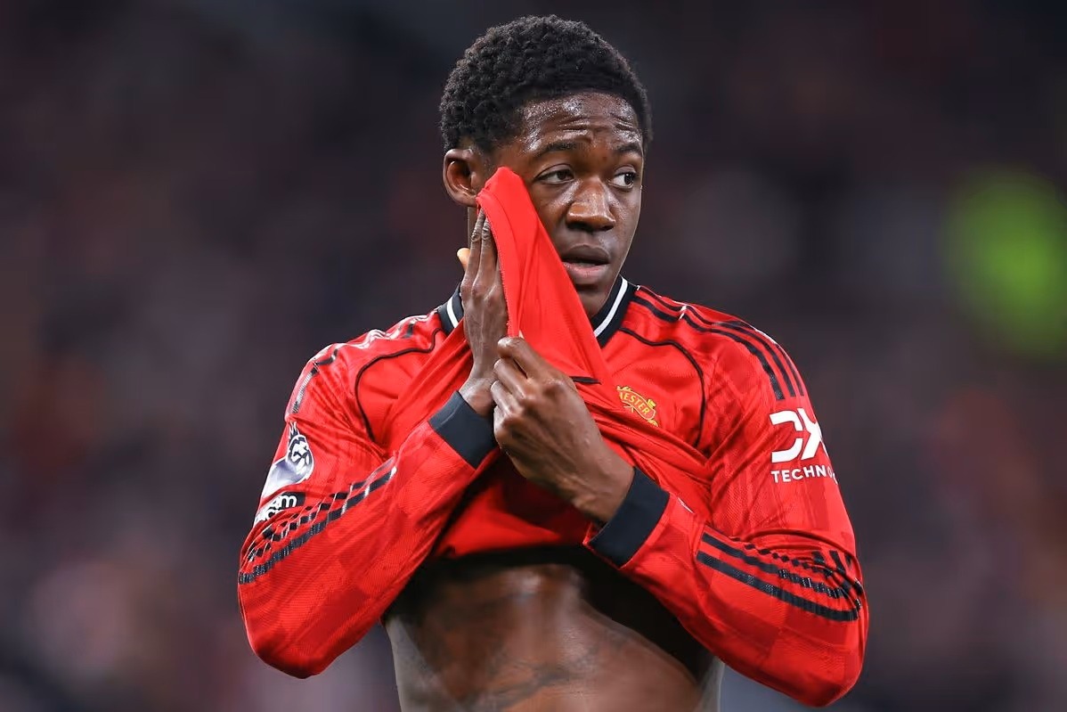 شوک ناپولی و لیگ برتری‌ها از رفتار منچستریونایتد با ماینو