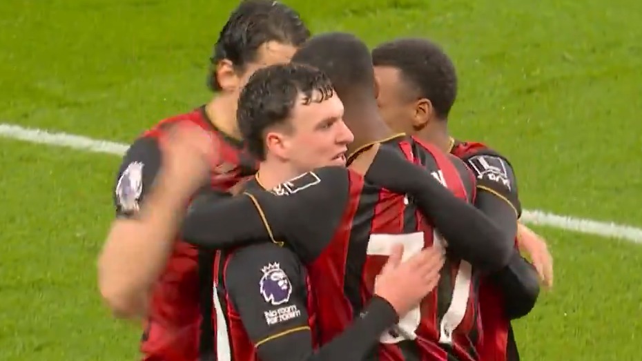 گل اول بورنموث به اورتون (رایان ویتور)