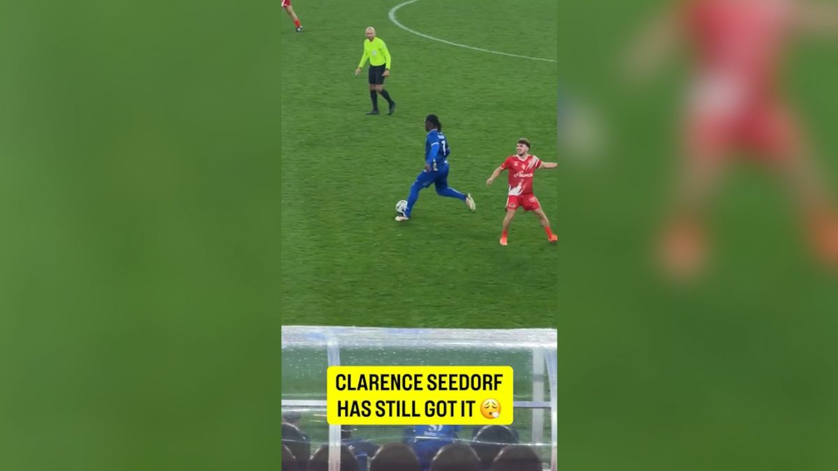 حرکت‌ دیدنی‌ کلارنس سیدورف در بازی خیریه اخیر ستارگان فوتبال