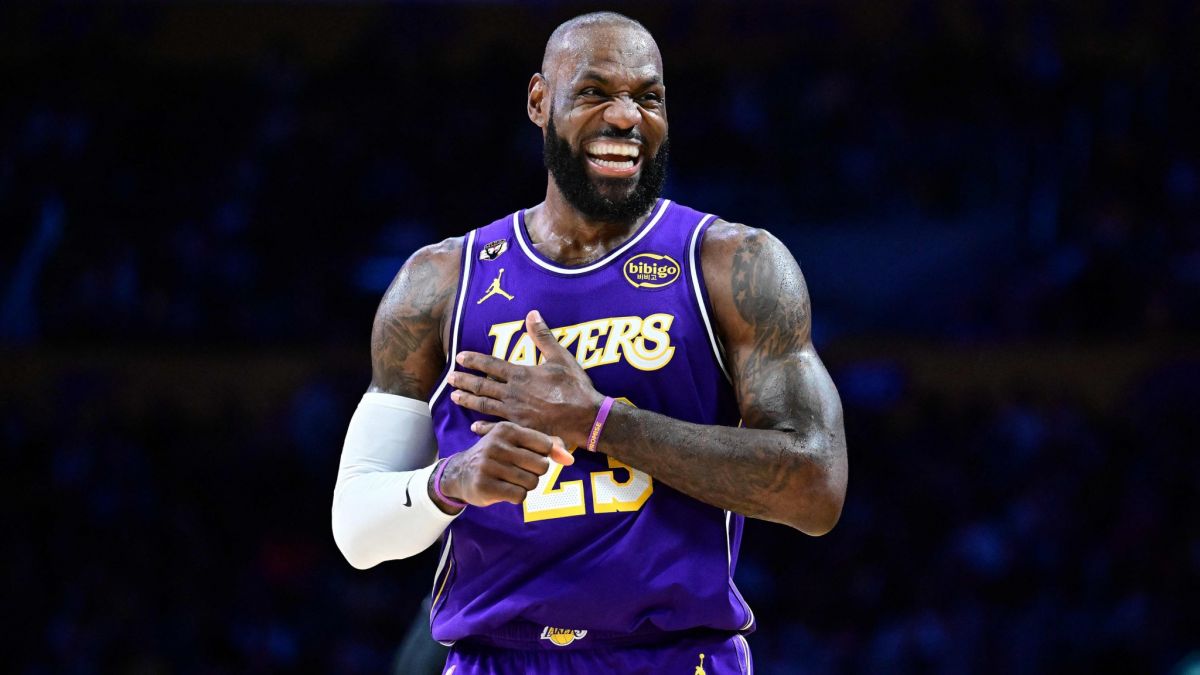 بسکتبال NBA | لبران جیمز متوقف نمی‌شود؛ پادشاه واقعی بسکتبال!