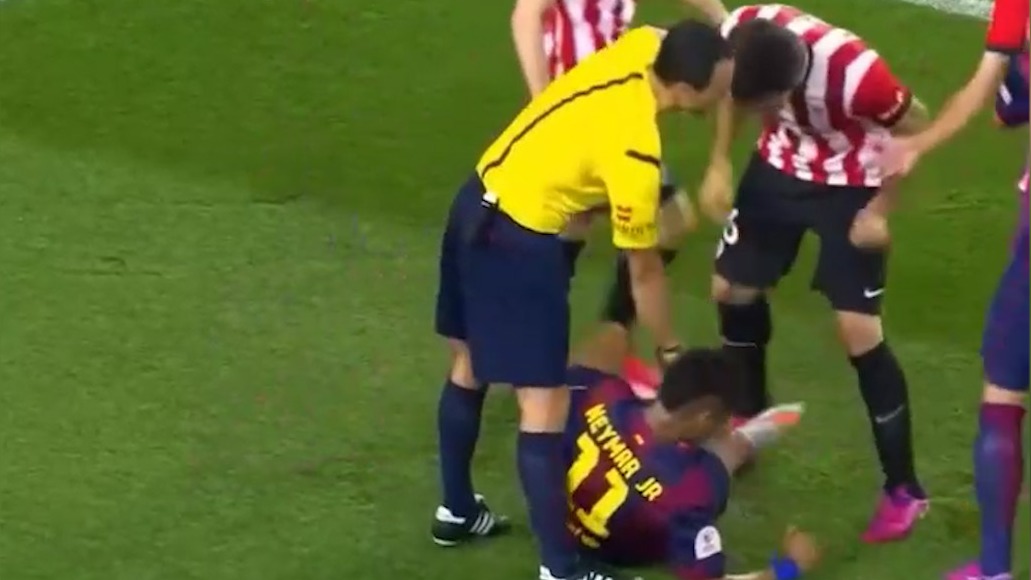 روزی که بازیکنان اتلتیک بیلبائو بخاطر دریبل زدن زیاد نیمار به او حمله‌ور شدند!