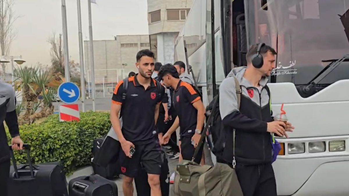 ورود بازیکنان پیکان و مس رفسنجان به ورزشگاه برای دیدار دو تیم