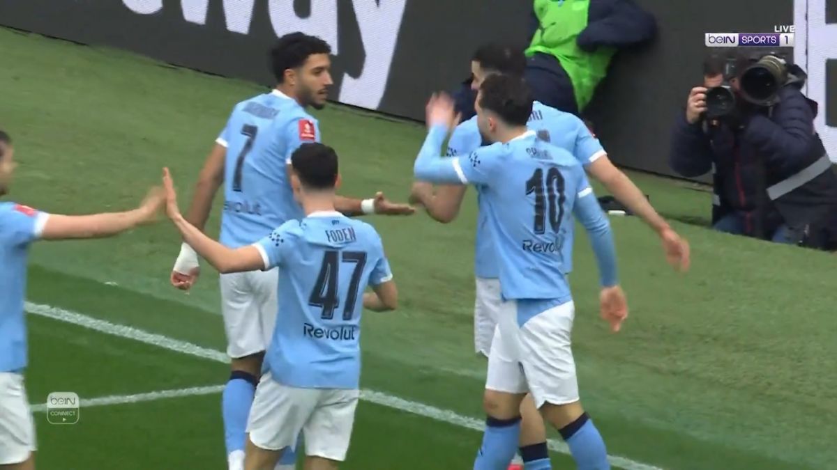 گل اول منچستر سیتی به سالفورد (گل به خودی)