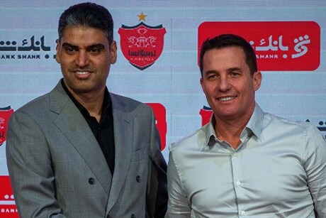 شیشه عمر اوسمار در دستان حدادی؛ بندبازی مرد برزیلی روی لبه تیغ!